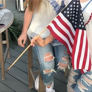 Light wash ripped American eagle 00 jeans